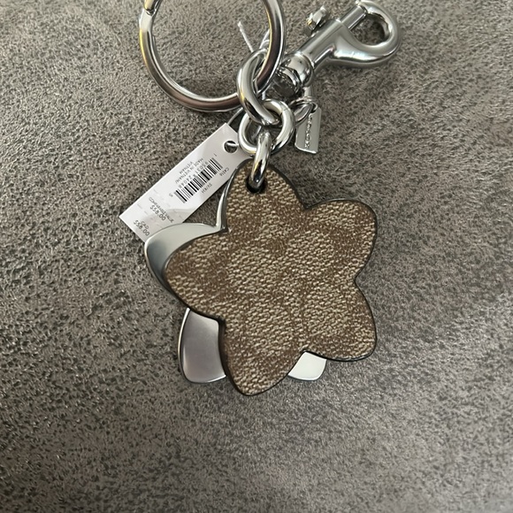 NWT Signature Coated Canvas/Silver Key ring/Charm - Picture 4 of 4